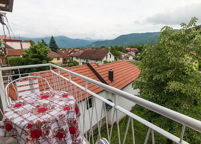 La Casa De Basta * Bajina Basta